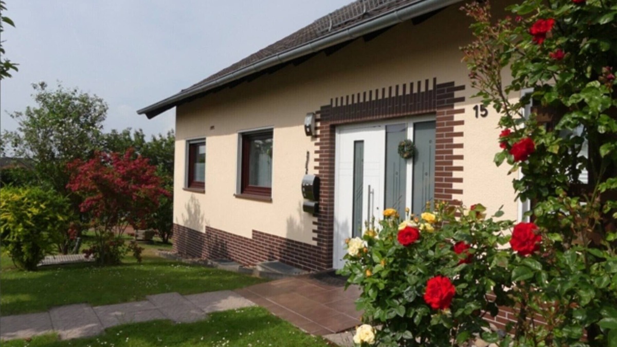 Niedenstein Apartment | Apartment 'Ferienwohnung Sigrun' with Shared Terrace, Shared Garden and Wi-Fi