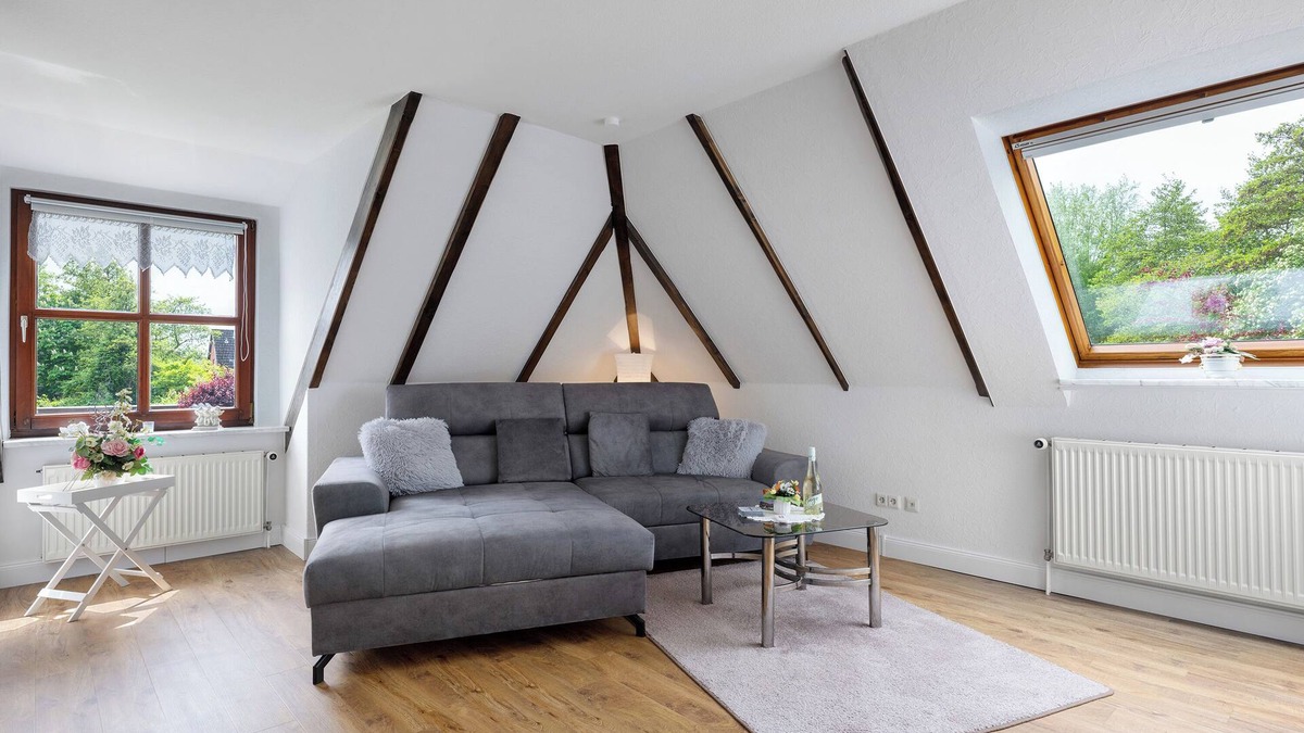 Wesselburen Apartment | Apartment 'Ferienwohnung 2' with Shared Garden and Wi-Fi