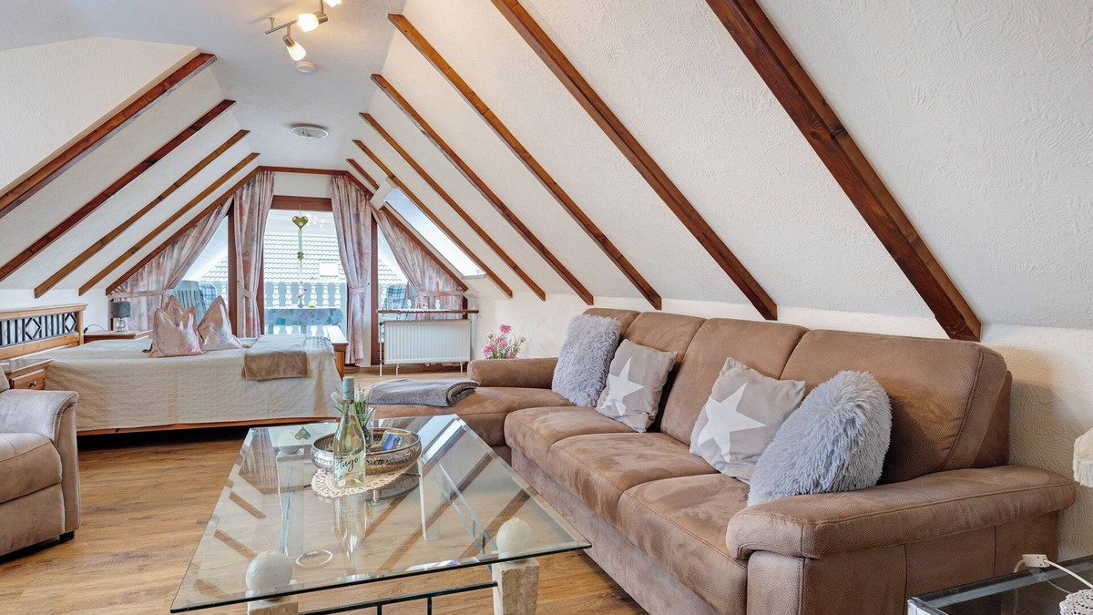 Wesselburen Apartment | Apartment 'Ferienwohnung 1' with Shared Garden, Balcony and Wi-Fi