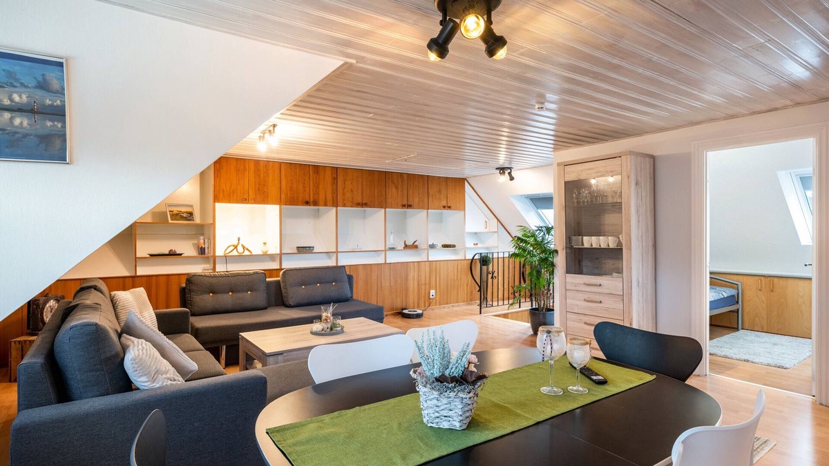 Immenstedt Apartment | Apartment 'Ferienwohnung Im Obergeschoss' with Shared Terrace, Shared Garden and Wi-Fi