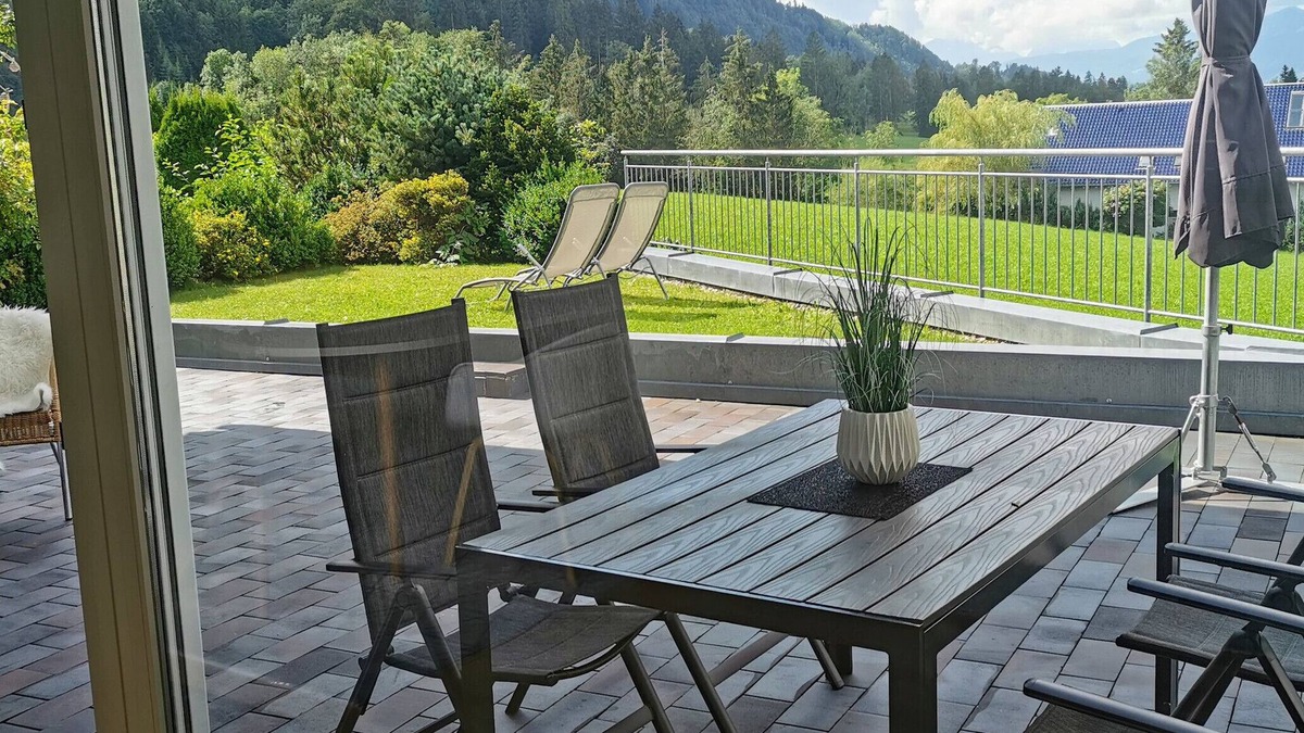 Rettenberg Apartment | Apartment 'Ferienwohnung Panoramablick' with Mountain View, Private Terrace and Wi-Fi