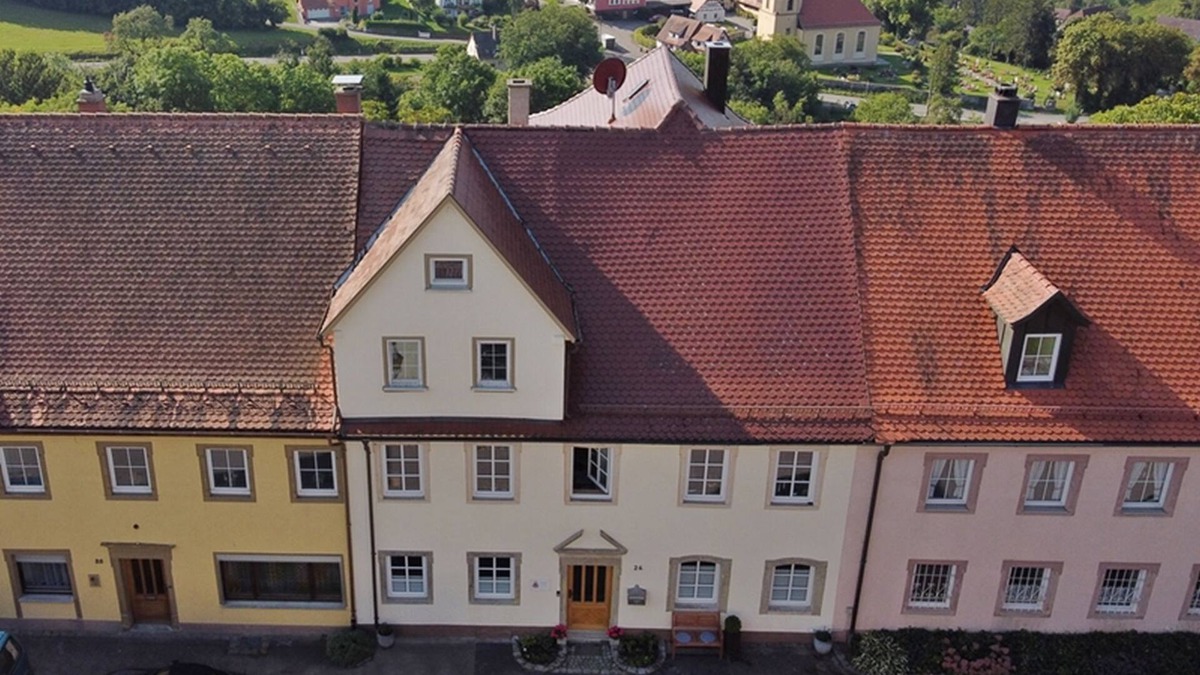 Schrozberg Apartment | Apartment 'Ferienwohnung Im Hofratshaus' with Mountain View, Shared Terrace and Wi-Fi