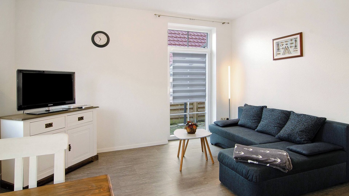 Wangerland Apartment | Apartment 'Ferienwohnung Anker' with Private Terrace and Wi-Fi