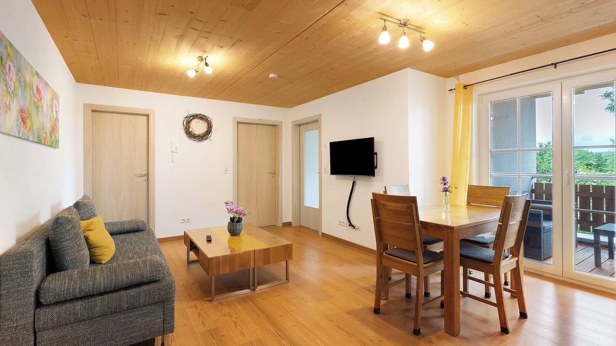 Unadingen Apartment | Apartment 'Ferienwohnung Mauchach' with Shared Garden, Balcony and Wi-Fi