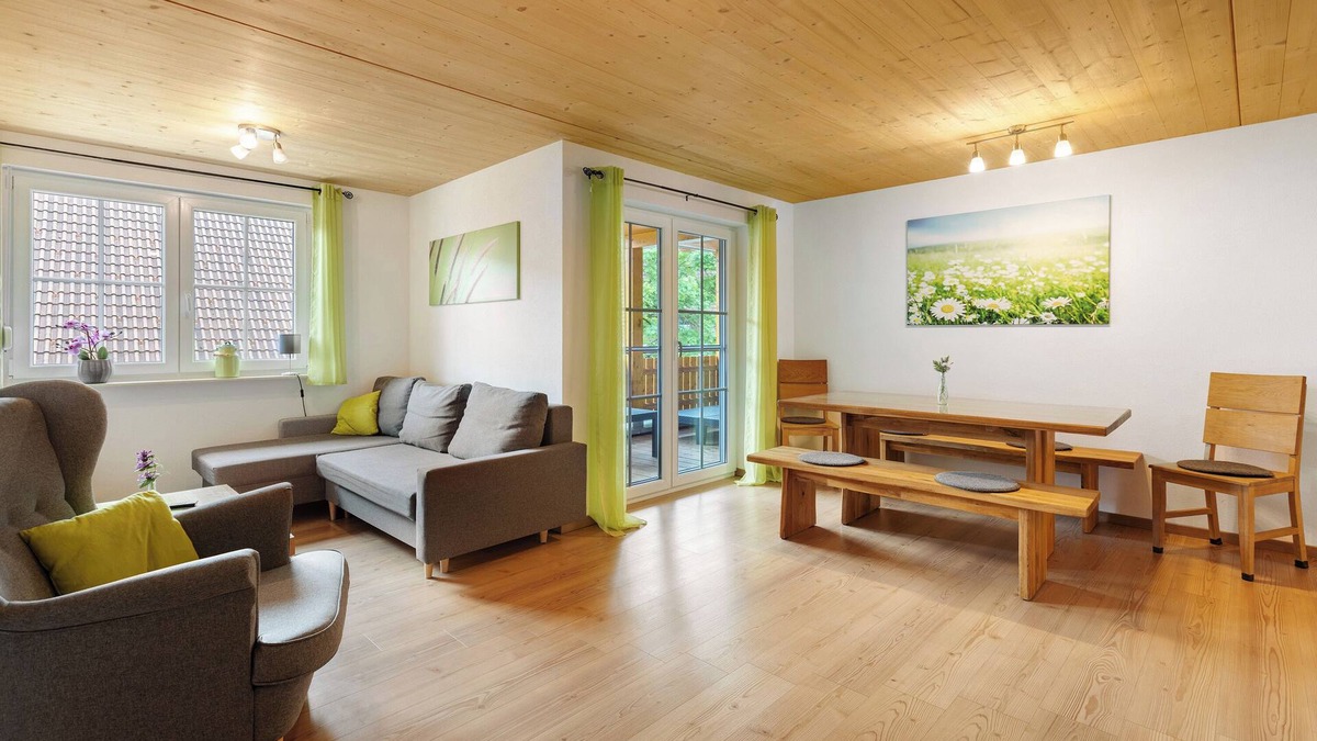 Unadingen Apartment | Apartment 'Ferienwohnung Wutach' with Shared Garden, Balcony and Wi-Fi
