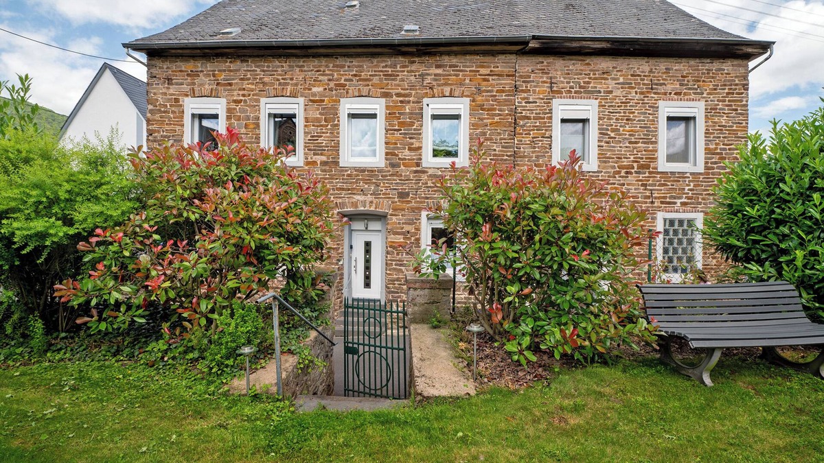 Briedern Apartment | Apartment 'Ferienwohnung Andres' with Private Terrace, Private Garden and Wi-Fi