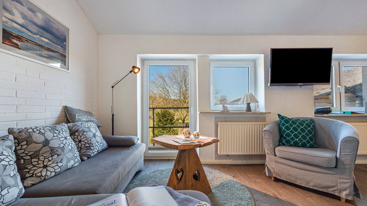 Bielenberg Apartment | Apartment 'Ferienwohnung 1' with Private Terrace, Shared Garden