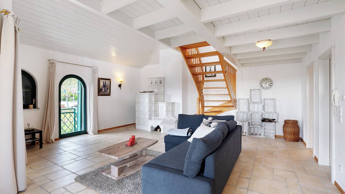 Eschbach Apartment | Apartment 'Ferienwohnung Weingut Löwenthal' with Mountain View, Balcony and Wi-Fi