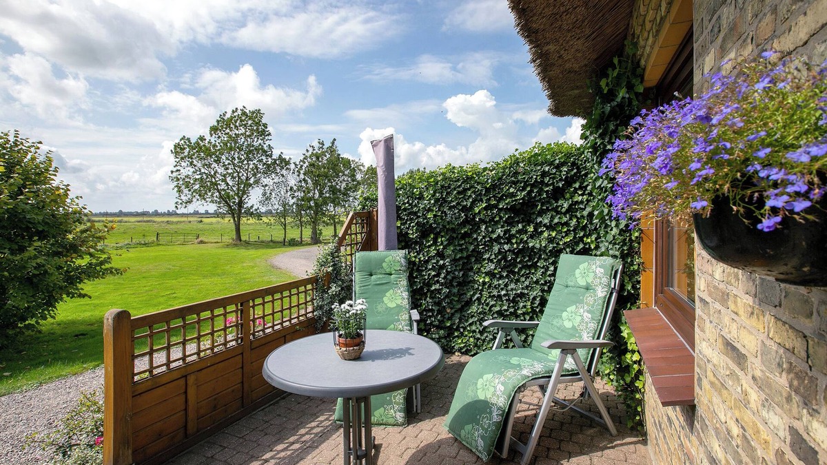 Delve Apartment | Apartment 'Ferienwohnung Am Eiderdeich' with Private Terrace, Shared Garden and Wi-Fi