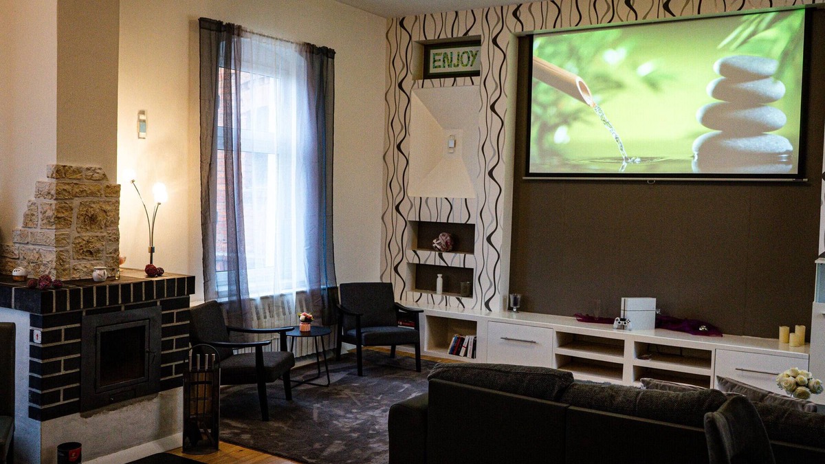 Gramzow Apartment | Apartment 'Ferienwohnung Zum Alten Hotel' with Wi-Fi