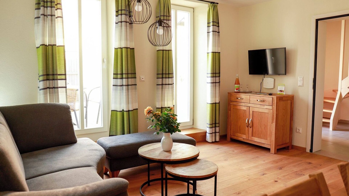 Monchsondheim Apartment | Apartment 'Ferienwohnung Kammer' with Private Terrace, Shared Garden and Wi-Fi