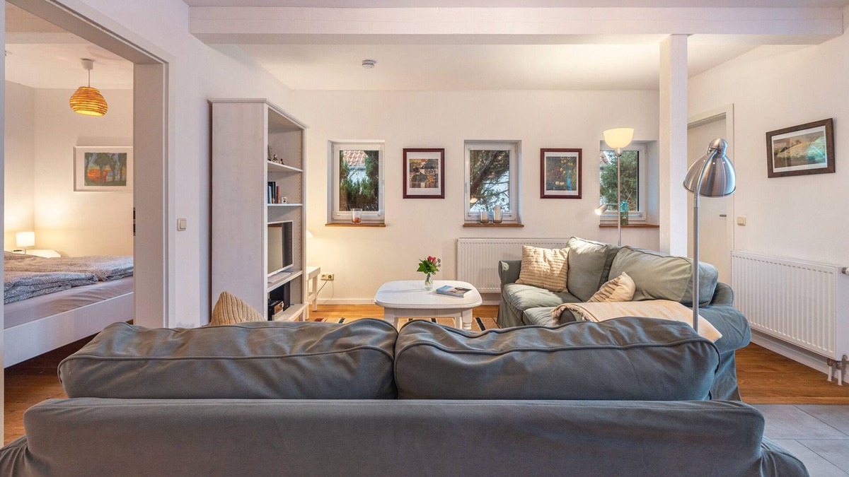Neufeld Apartment | Apartment 'Ferienwohnung Hafen' with Private Garden and Wi-Fi