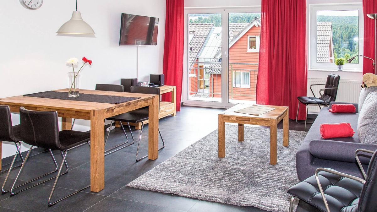 Oberhof Apartment | Apartment 'Ferienwohnung Tannenblick 3-4' with Mountain View, Balcony and Wi-Fi