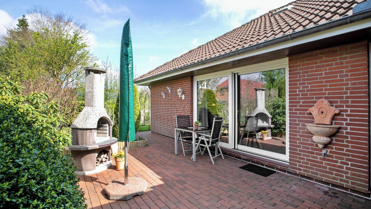 Leck Apartment | Apartment 'Ferienwohnung Martina' with Private Terrace, Shared Garden and Wi-Fi