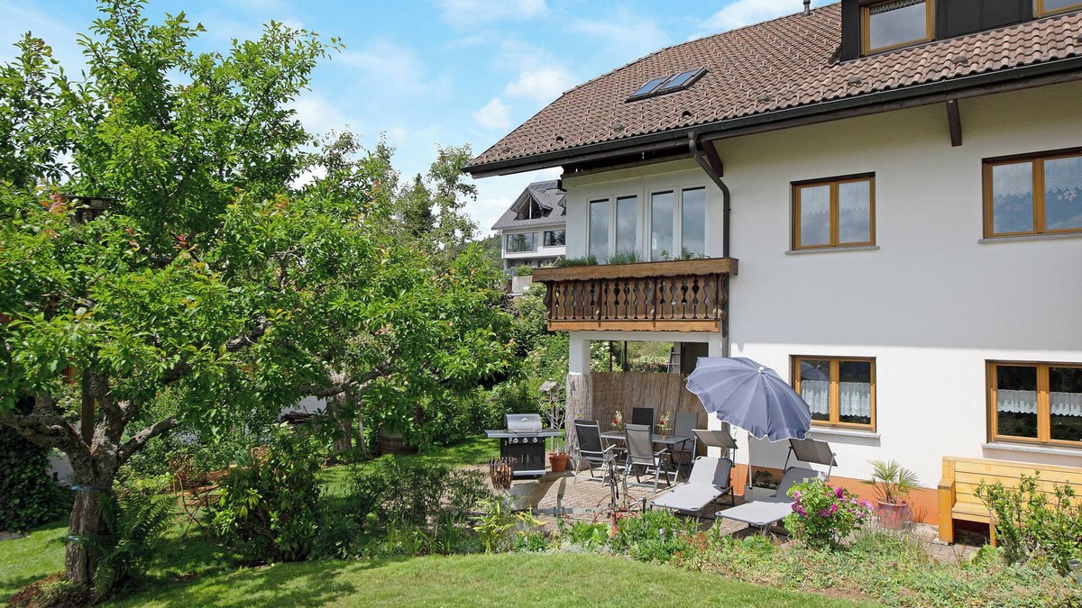 Ibach Apartment | Apartment 'Ferienwohnung' with Mountain View, Shared Garden and Wi-Fi