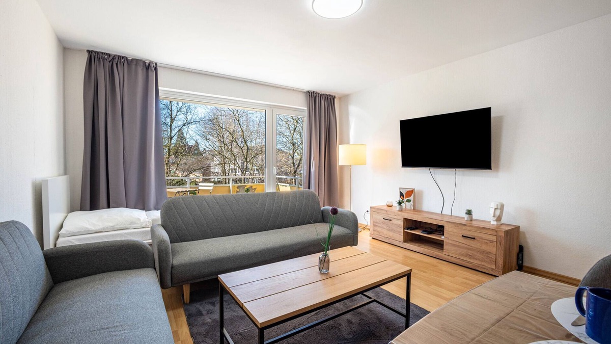 Quickborn Apartment | Apartment 'Fewo Danzig 2' with Balcony and Wi-Fi