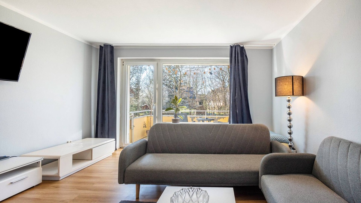 Quickborn Apartment | Apartment 'Fewo Danzing' with Balcony