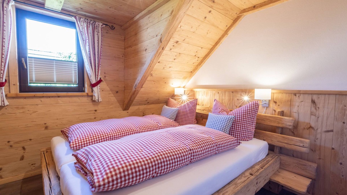 Schwalefeld Apartment | Apartment 'Fewo Rotwand' with Shared Terrace, Shared Garden and Wi-Fi