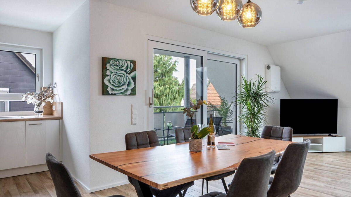 Ebringen Apartment | Apartment 'Fewo Ebringen Vogesenblick' with Balcony and Wi-Fi
