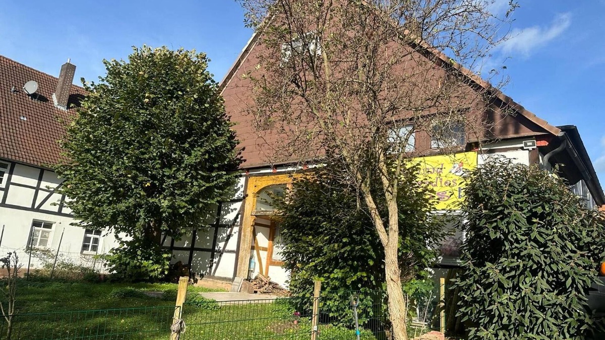 Halle Apartment | Apartment 'Fewo Im Reit- Und Ponyparadies Roos' with Mountain View, Shared Terrace and Wi-Fi