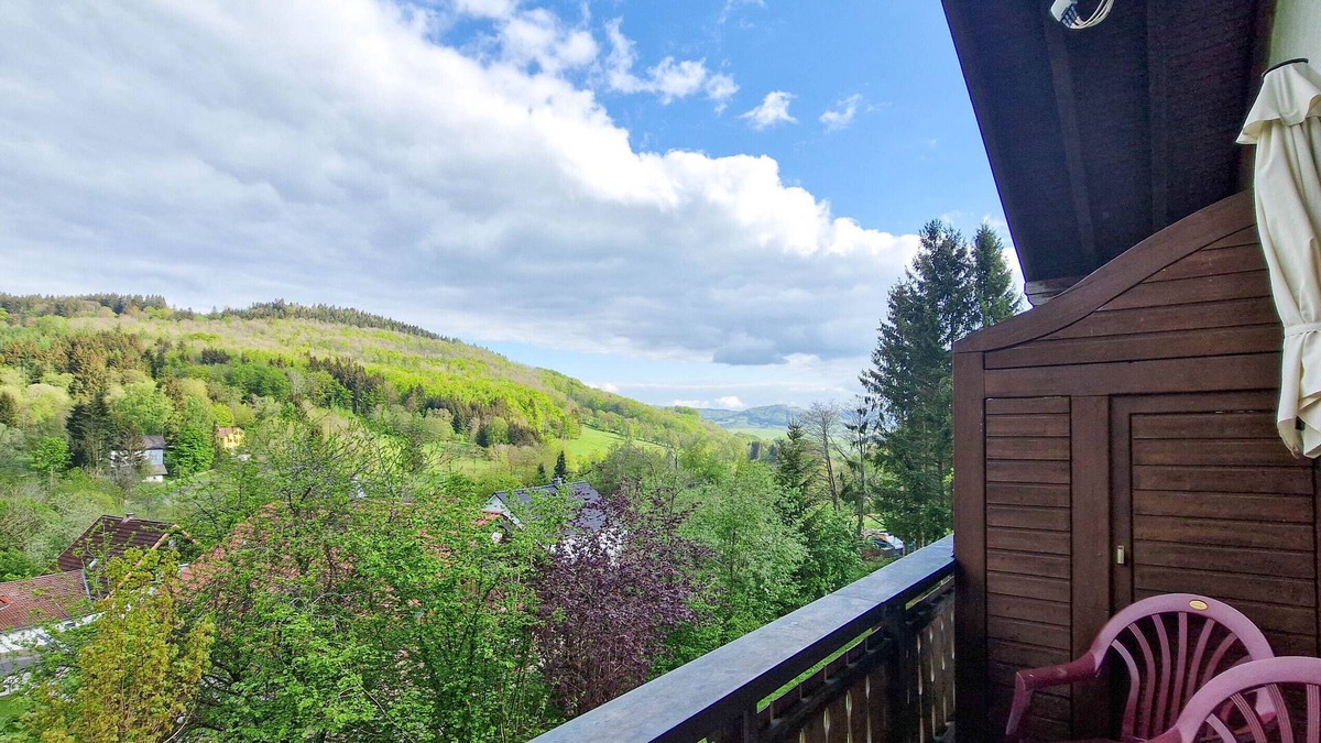 Obernhausen Apartment | Apartment 'Fewo Wasserkuppe' with Shared Terrace and Wi-Fi