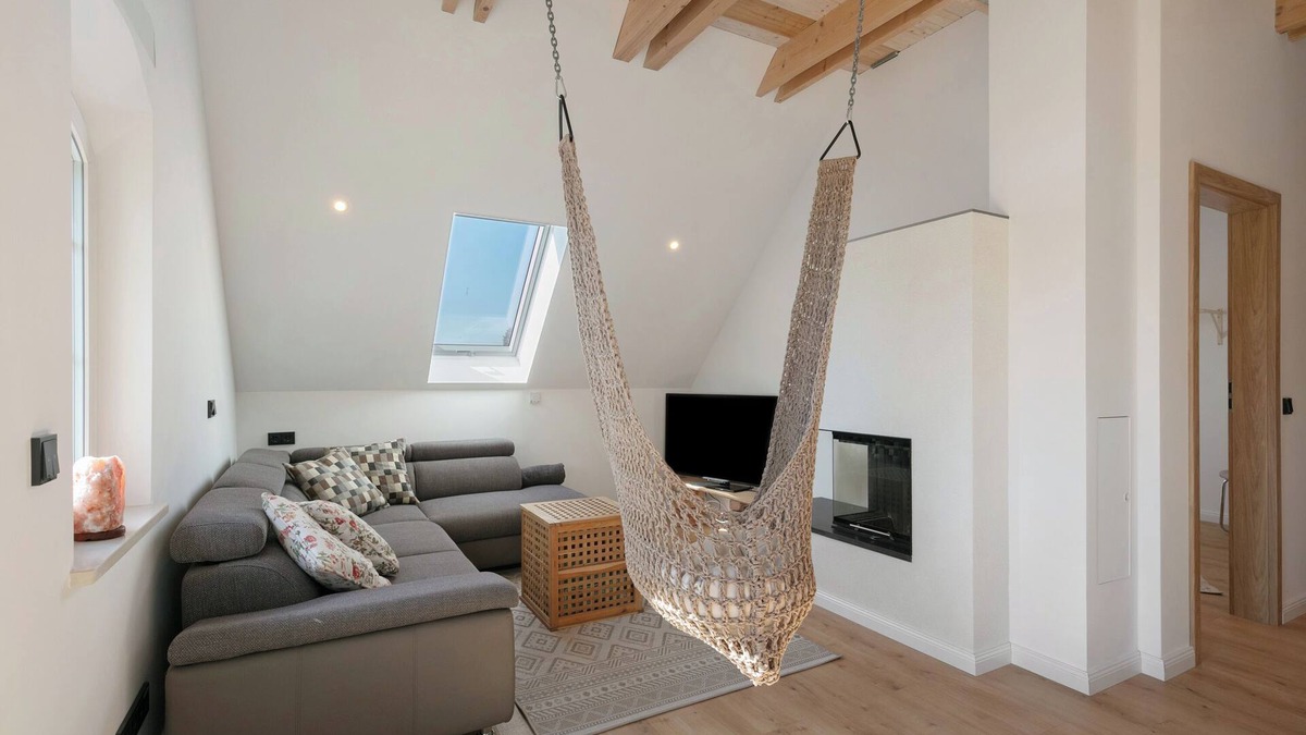 Stolzenhagen Apartment | Apartment 'Flieder' with Shared Garden, Balcony and Wi-Fi