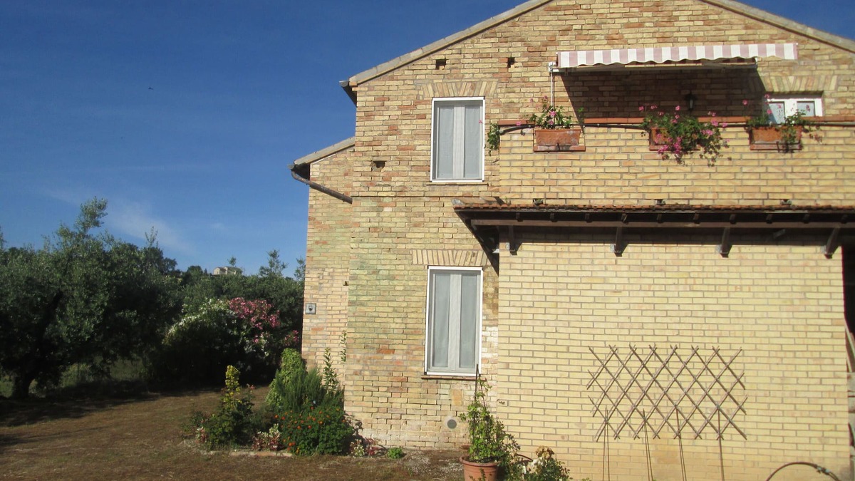 Massignano Apartment | Apartment for 2 people, 4 km from the sea, ideal for couples