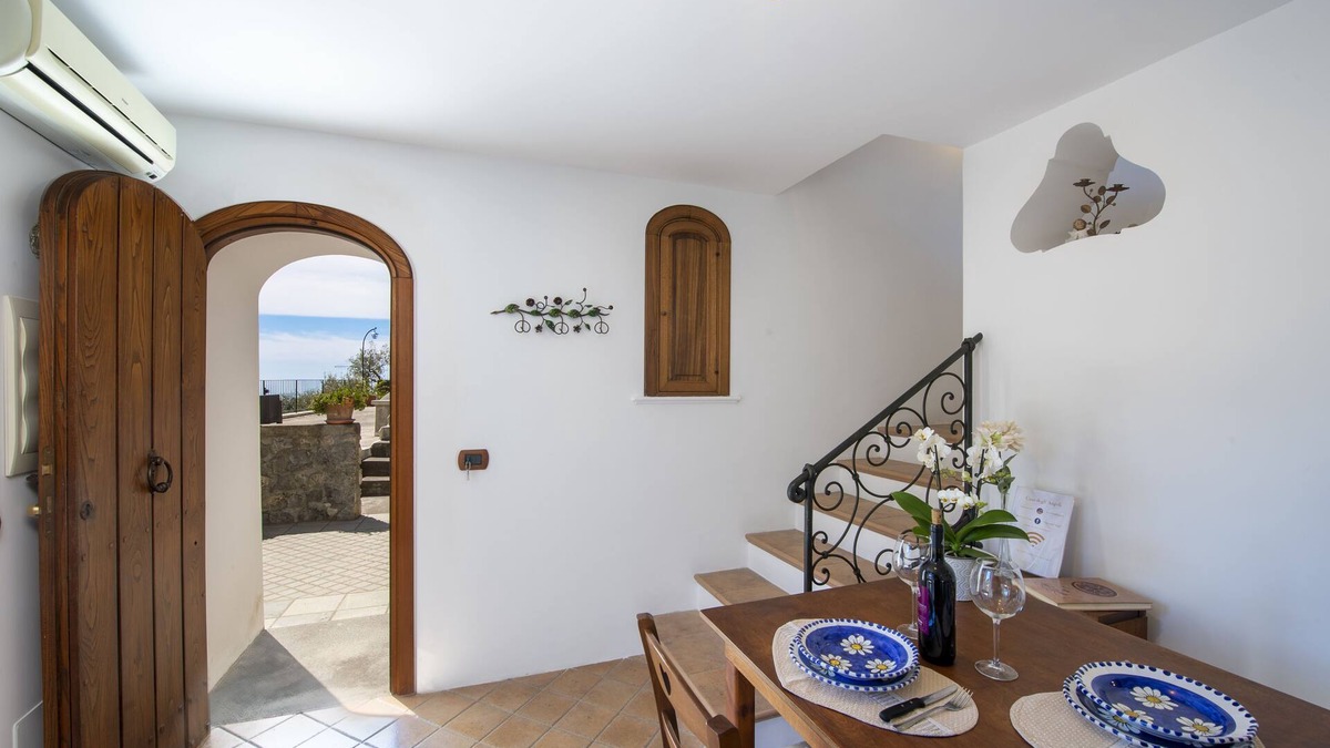 Montepertuso Apartment | Apartment for 2 people in the hills of Positano, with small balcony overlooking the sea