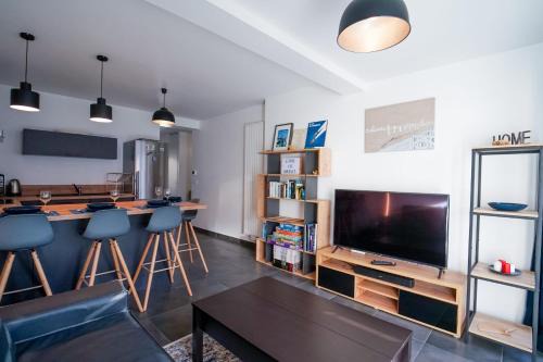 Chaparon Apartment | Apartment for 4 people with tennis condominium