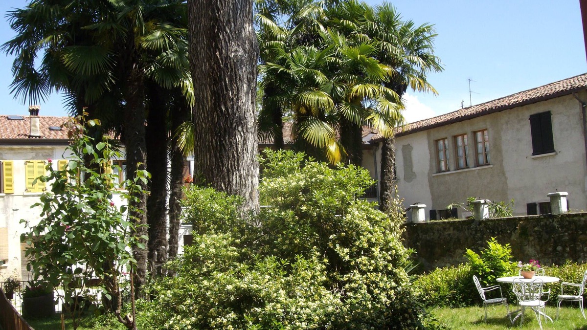 Puegnago del Garda Apartment | Apartment for couples with garden - 10 min from the lake!