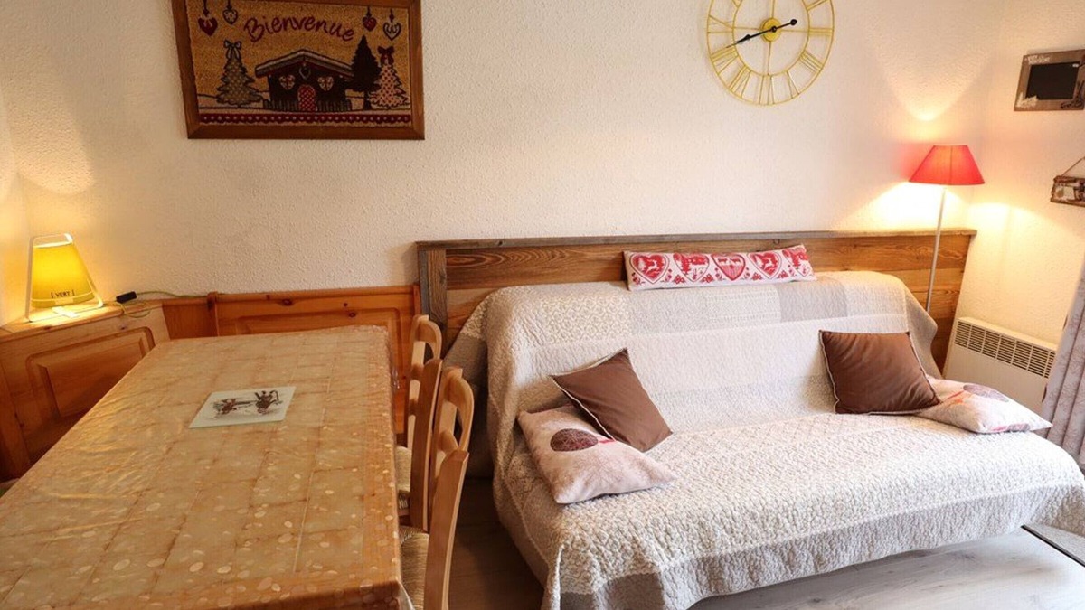 Areches Apartment | Apartment for 5 with pool, balcony, close to ski and village
