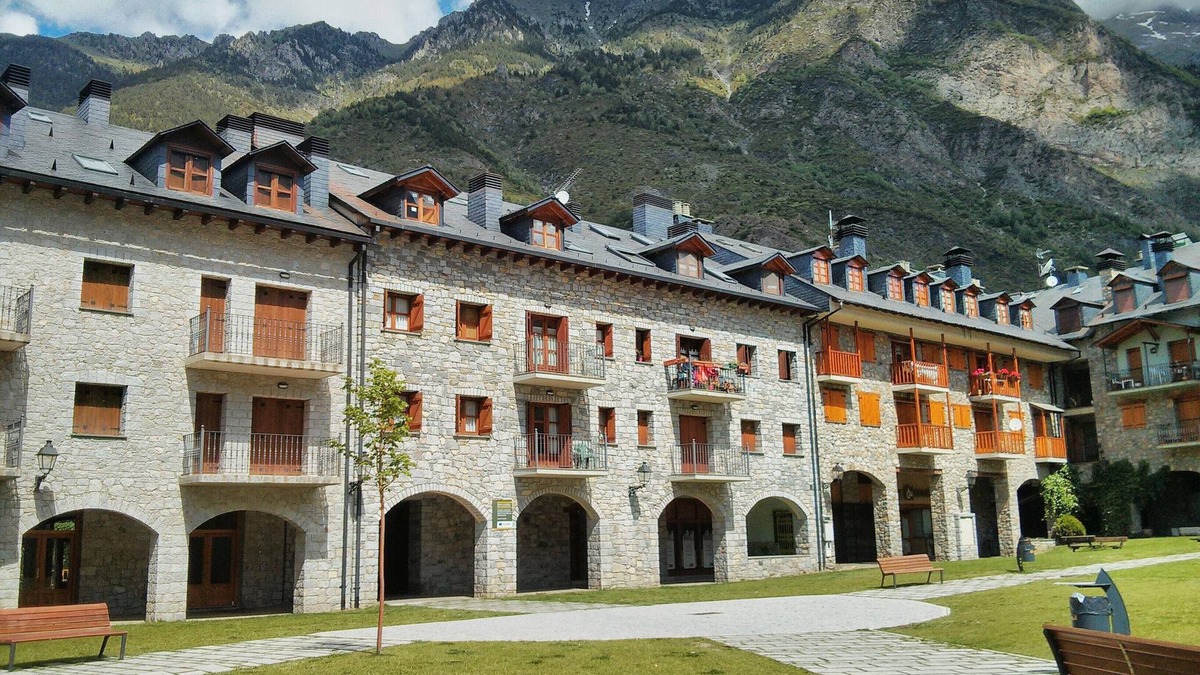 Benasque Apartment | Apartment for rent for 5 people in the center of Benasque