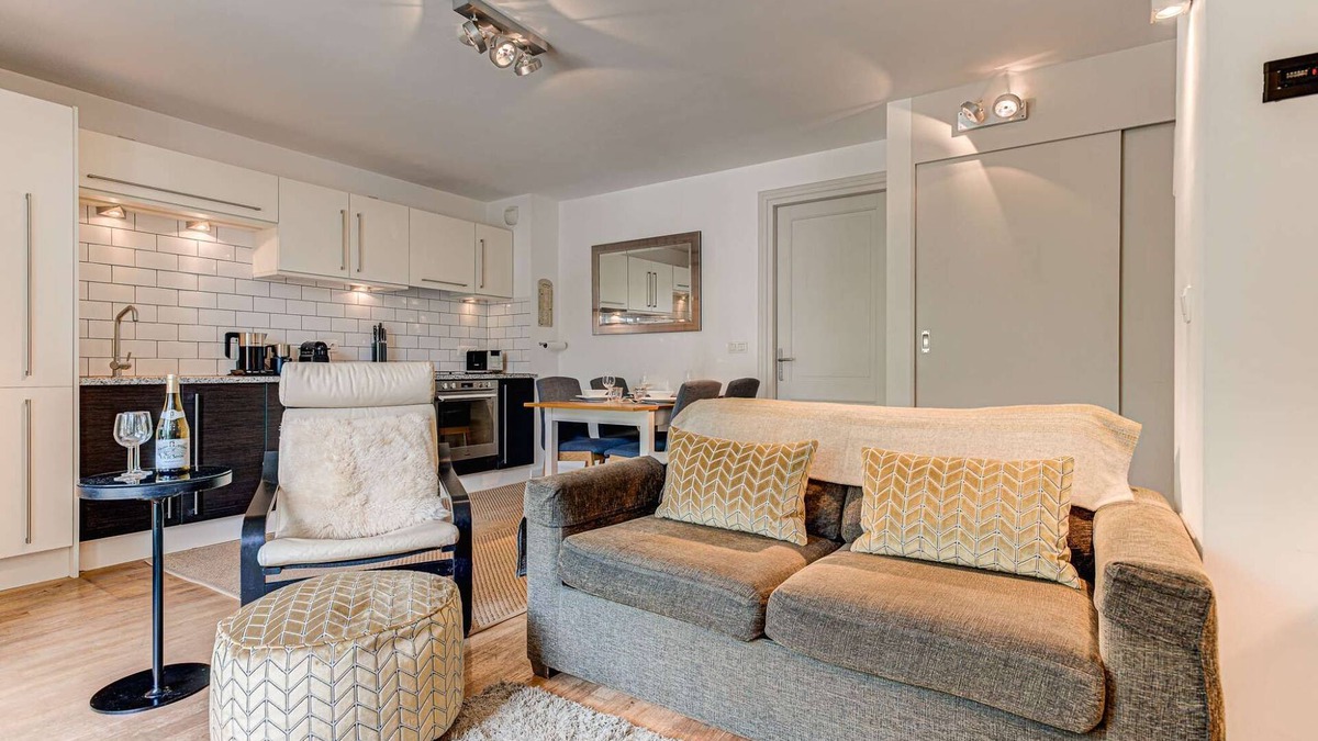Chamonix City Centre Apartment | Apartment Cosmiques - Alpes Travel - Central Chamonix (sleeps 4)