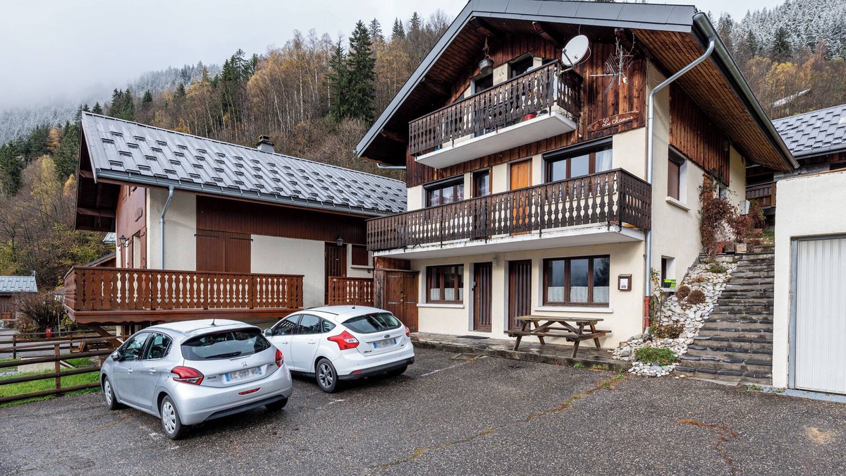 Champagny-en-Vanoise Apartment | Apartment 'Chalet Le Chamois' with Mountain View, Private Terrace and Wi-Fi