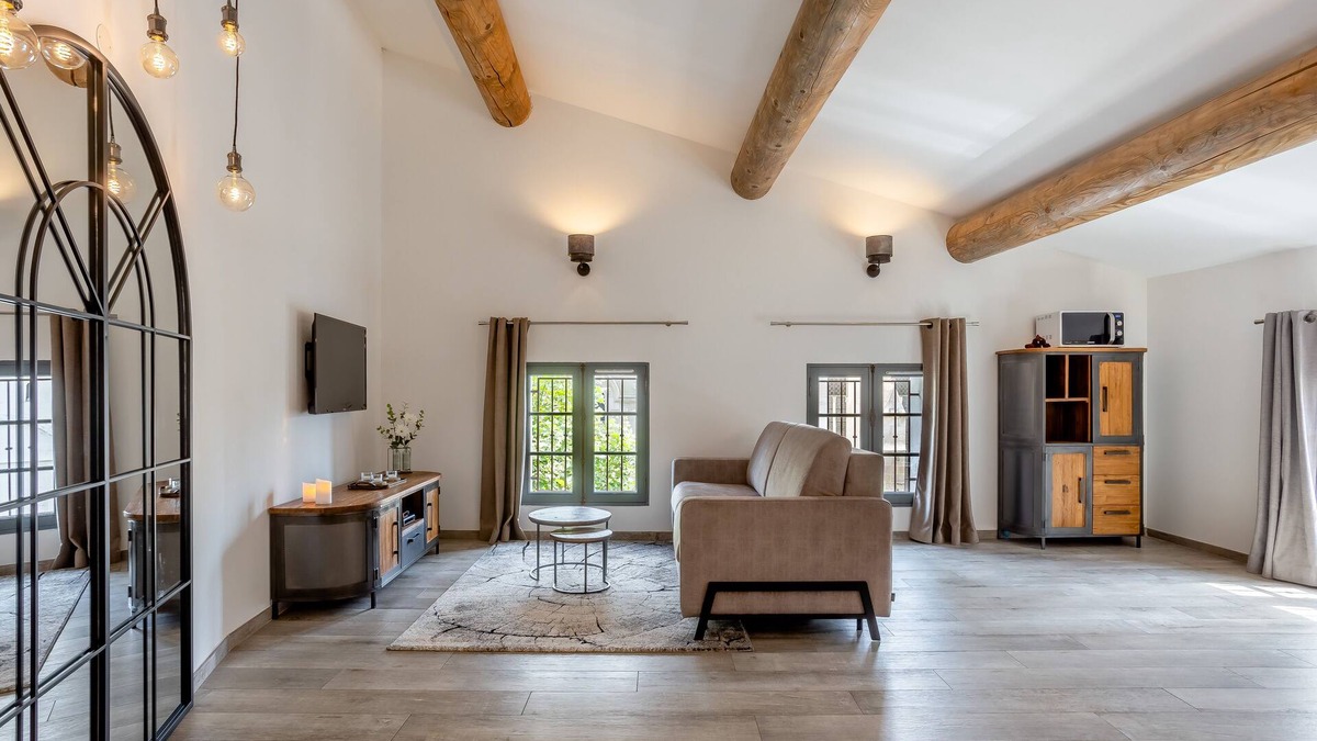 L'Isle-sur-la-Sorgue Apartment | Apartment-Luxury-Mobility bath-City view-L'intemporel