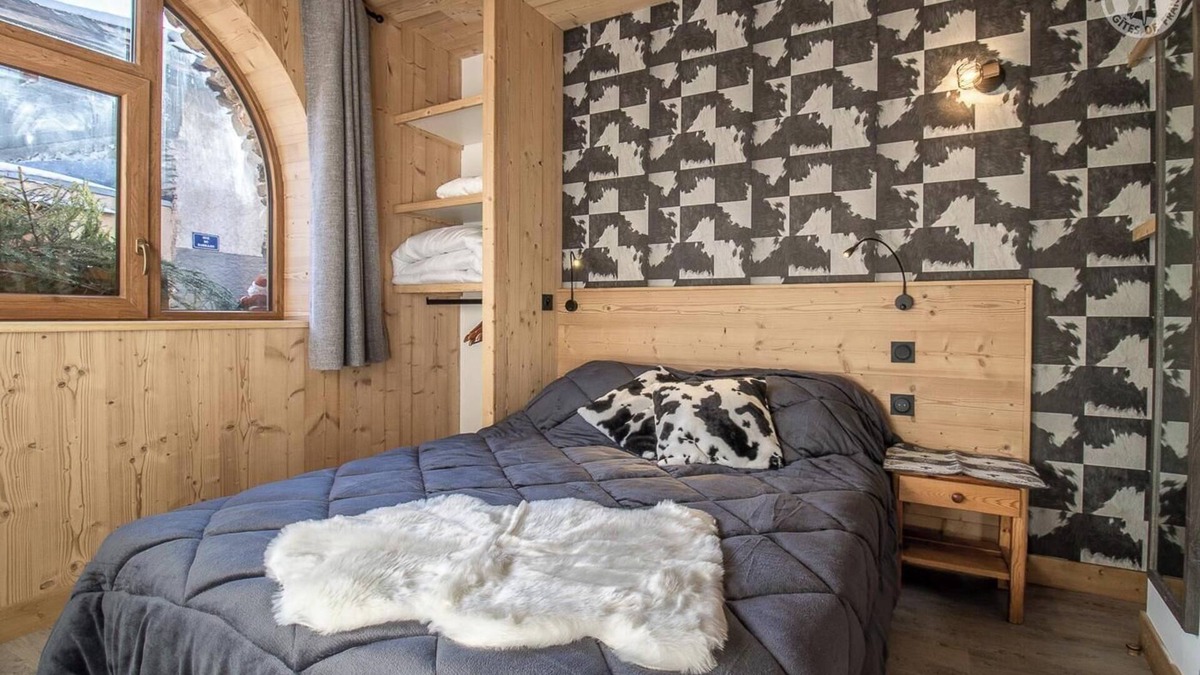 Montchavin Apartment | Apartment 'L'epilobe' with Mountain View, Shared Garden and Wi-Fi