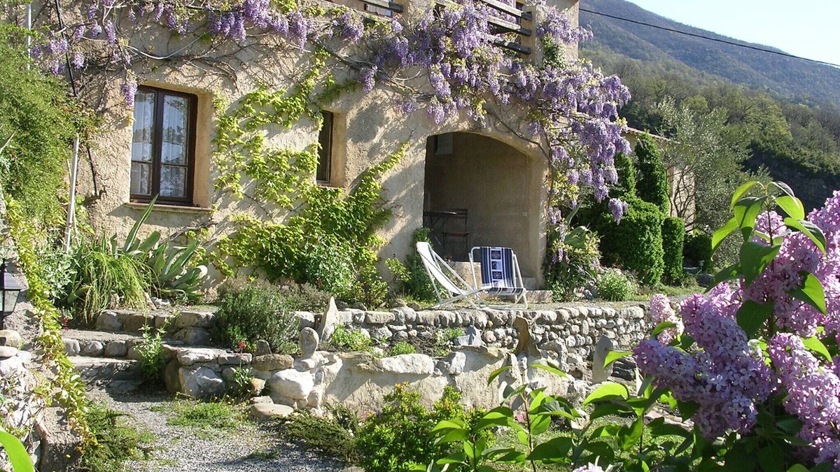 La Robine-sur-Galabre Cottage | Apartment in Provence in a quiet area with mountai
