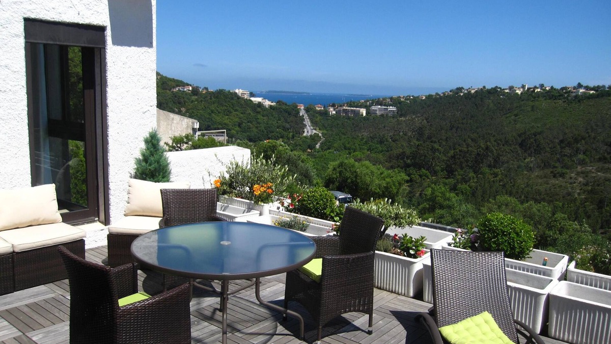 Mandelieu-La-Napoule Villa | Apartment/Villa sea view, secure domain with swimming pool & tennis court near Cannes