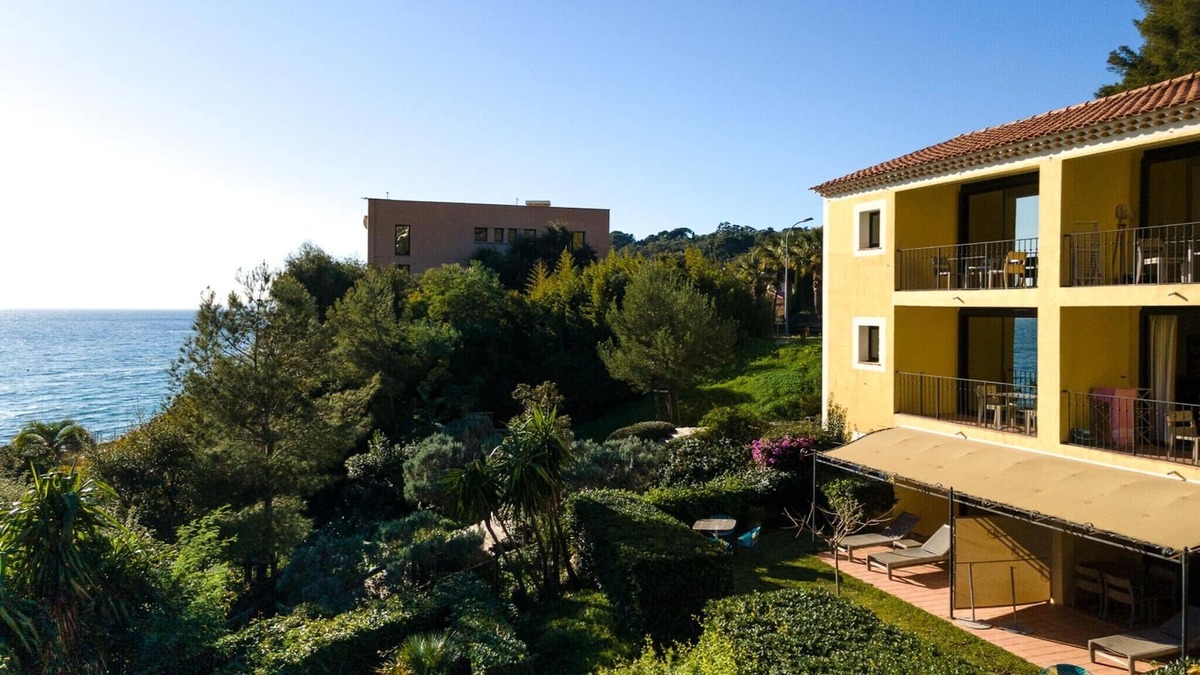Le Rayol Apartment | Apartment in Saint-Tropez with Beach Access