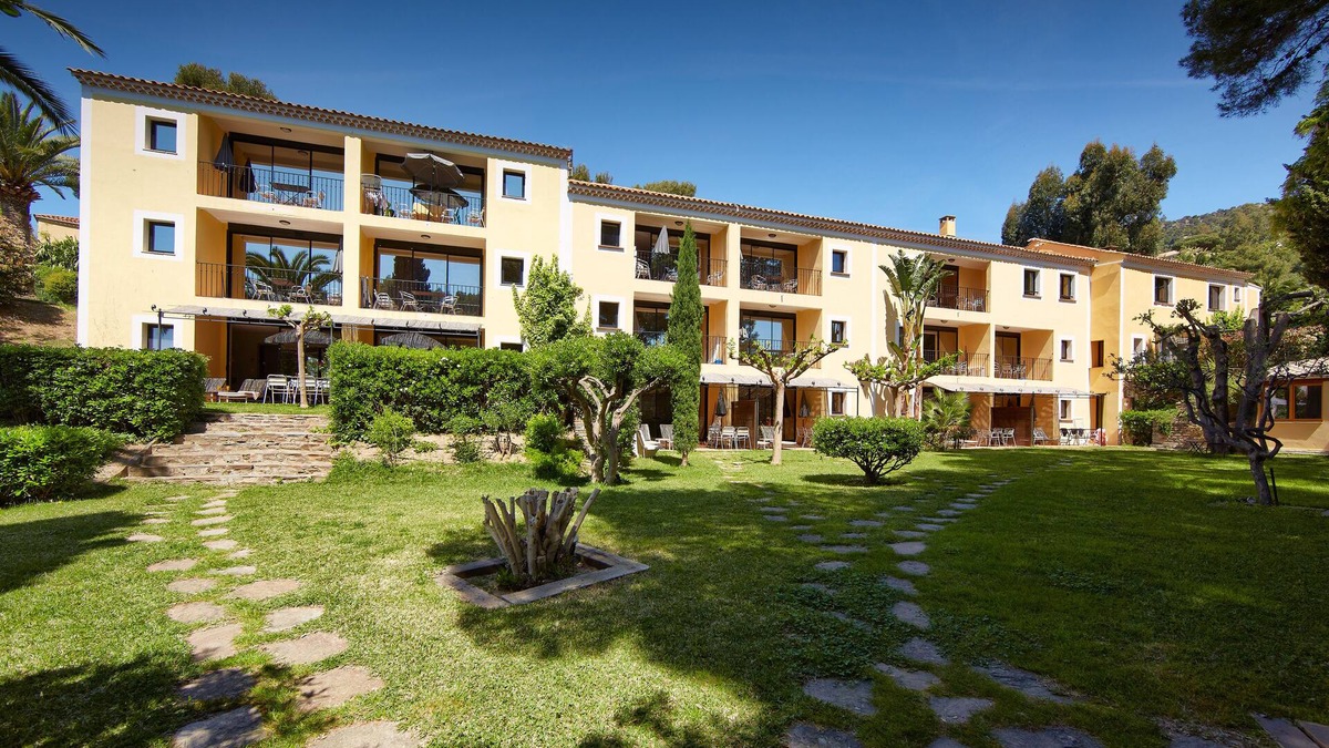 Le Rayol Apartment | Apartment(4/6 pers) upper floor balcony sea view with direct access to the beach