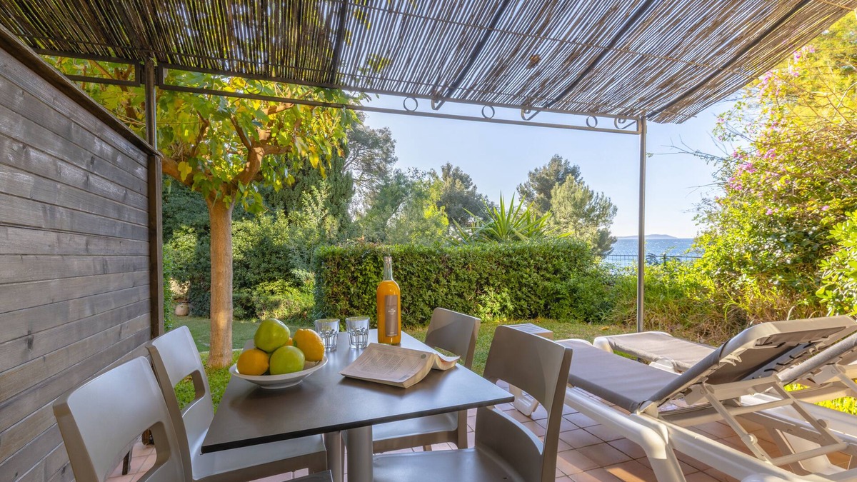Le Rayol Apartment | Apartment (2/4 pers) garden level with direct access to the beach