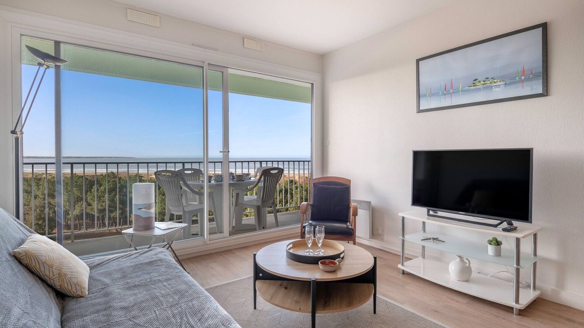 Saint-Brevin-les-Pins Apartment | Apartment facing the sea for 4 in Saint Brévin L’Océan