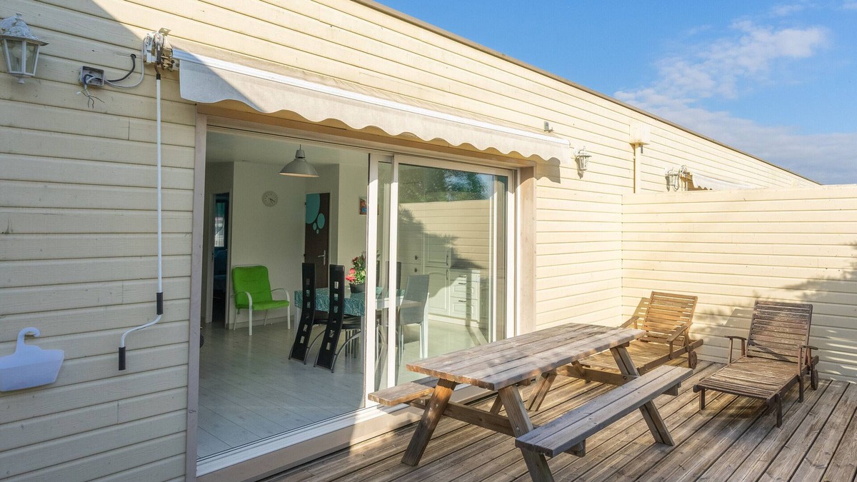 Saint-Simon-de-Bordes Apartment | Apartment 'Le Clos Du Champ De L'Amour - Ile Madame' with Pool, Wi-Fi and Air Conditioning