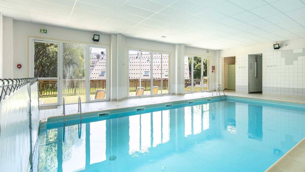 Saint-Sorlin-d'Arves Apartment | Apartment in Saint-Sorlin with Mountain Views
