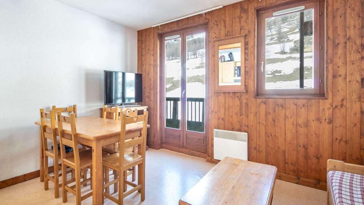 Saint-Sorlin-d'Arves Apartment | Apartment in Saint-Sorlin near Ski Resort