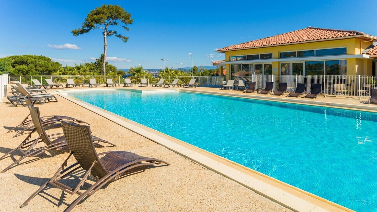 Le Brusc Apartment | Apartment in Le Brusc near Sandy Beach