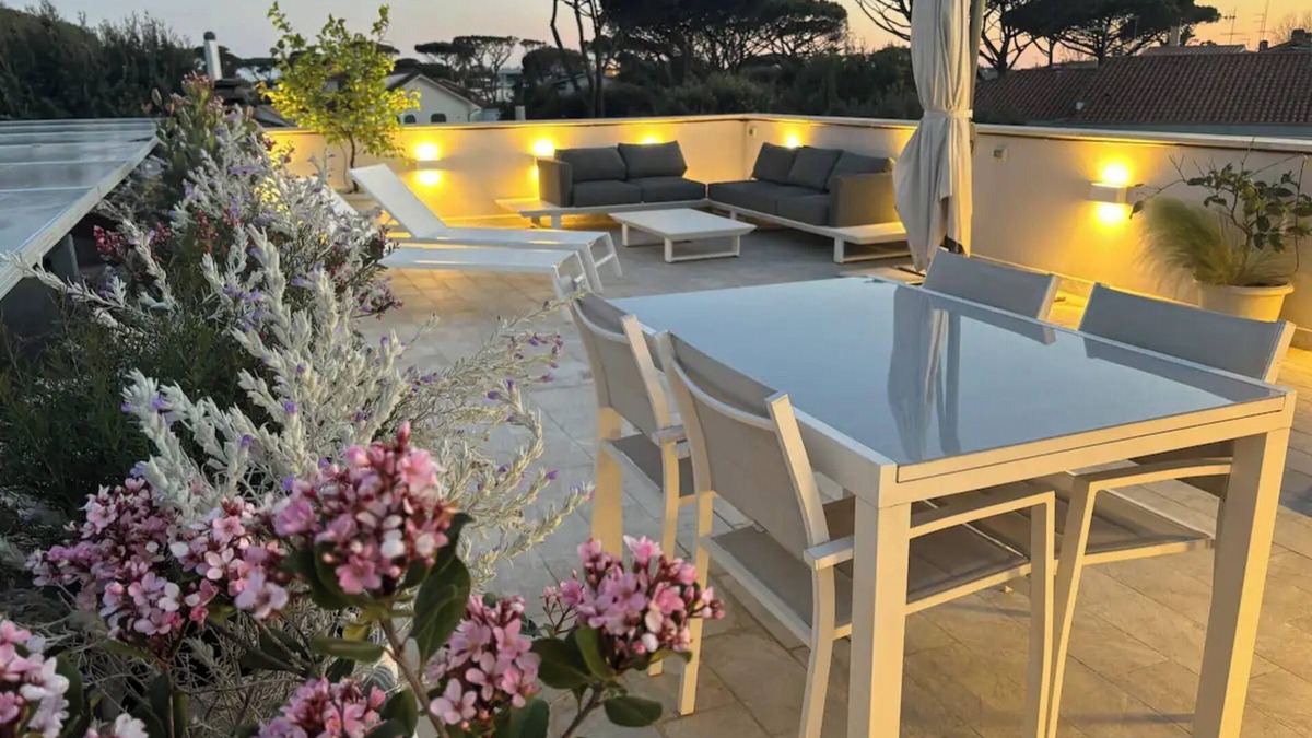 Fregenae Apartment | Apartment 'Fregene Tiny House Close To The Sea' with Terrace, Wi-Fi and Air Conditioning