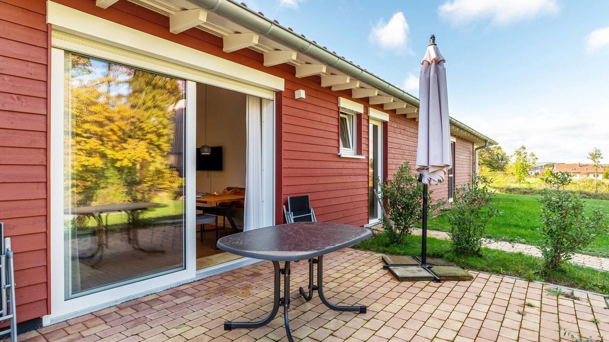 Conweiler Apartment | Apartment 'Frühling' with Shared Pool, Shared Garden and Wi-Fi
