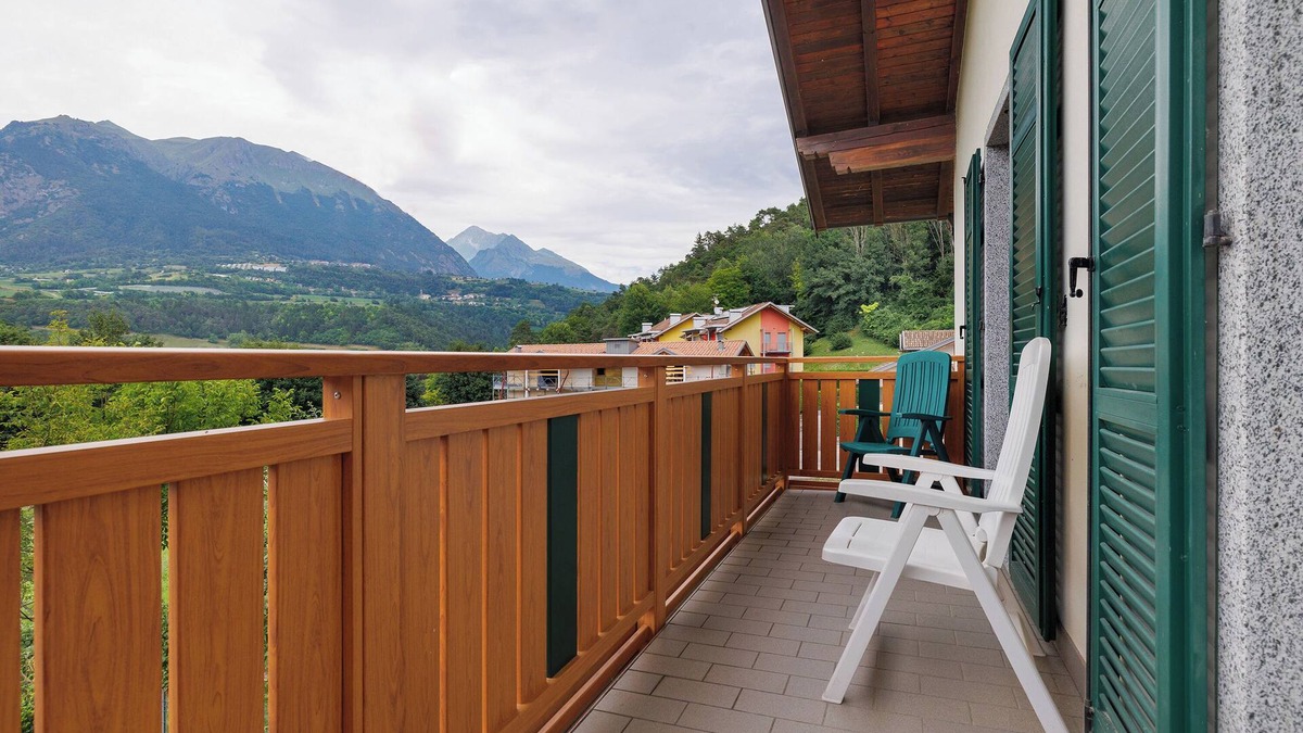 Ponte Arche Apartment | Apartment 'Fucine 33' with Mountain View, Balcony and Wi-Fi