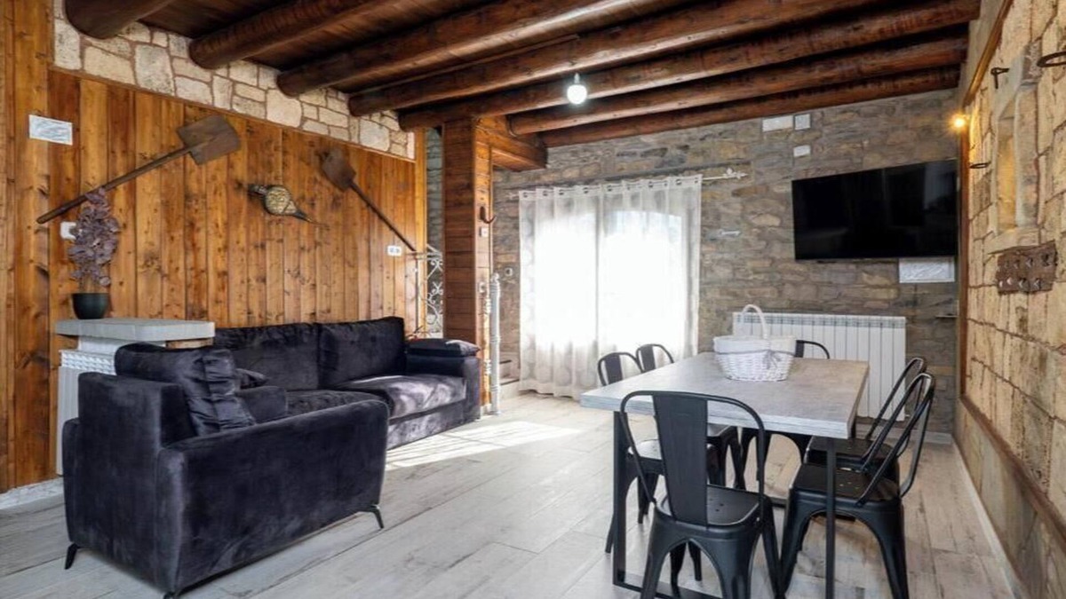 Borrastre Apartment | Apartment 'Galamín' with Mountain View, Private Terrace and Wi-Fi